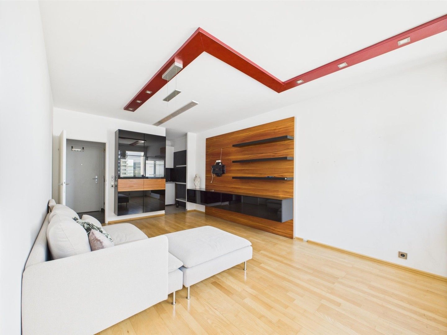 LINZ/URFAHR: CHICE EIGENTUMSWOHNUNG ca. 43,11 m² + TIEFGARAGENSTELLPLATZ in der LENTIA CITY