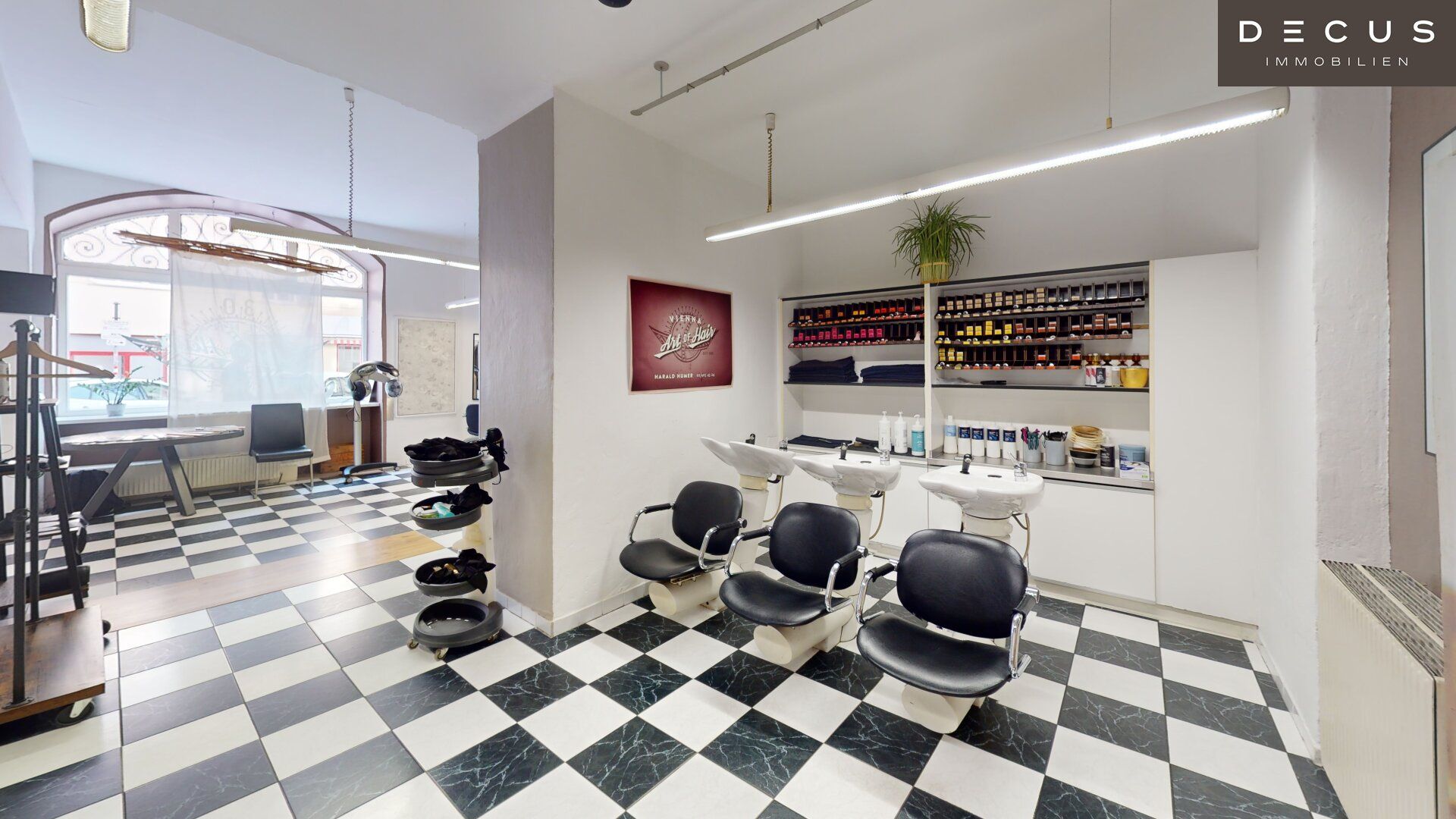 | VERMIETETER FRISEURSALON | TOP LAGE | BESTANDSFREI MÖGLICH |