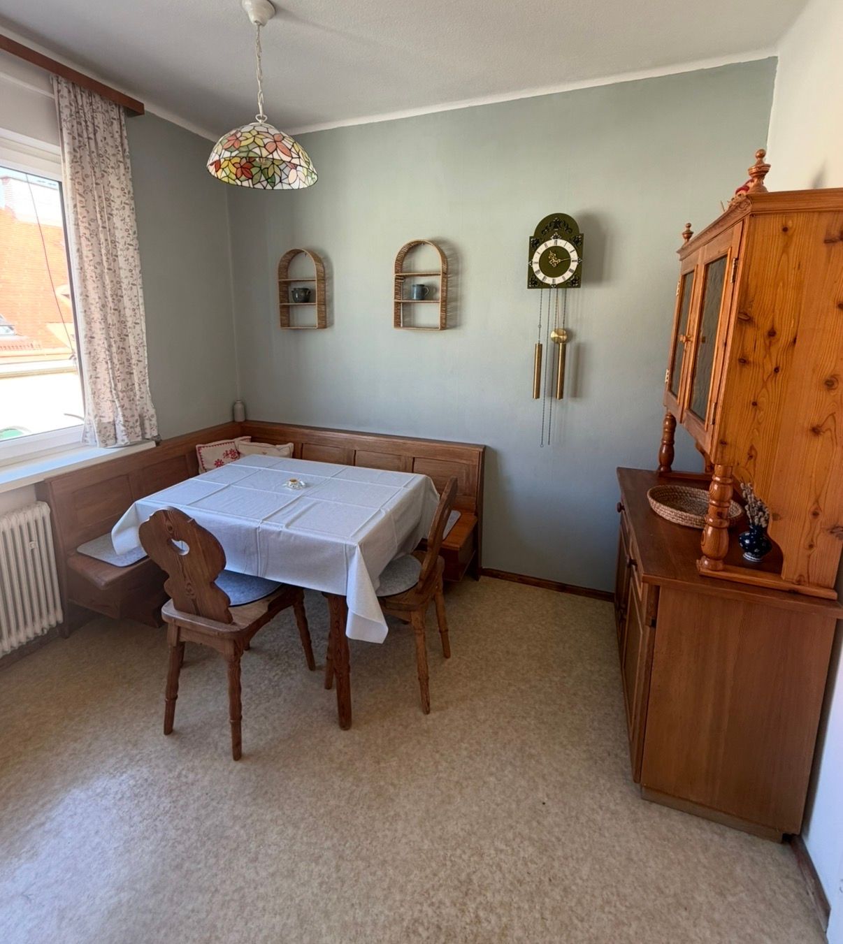 Geplflegte getrennt begehbare 2 Zimmer-Wohnung 50m² gleich neben TU im 5.Liftstock