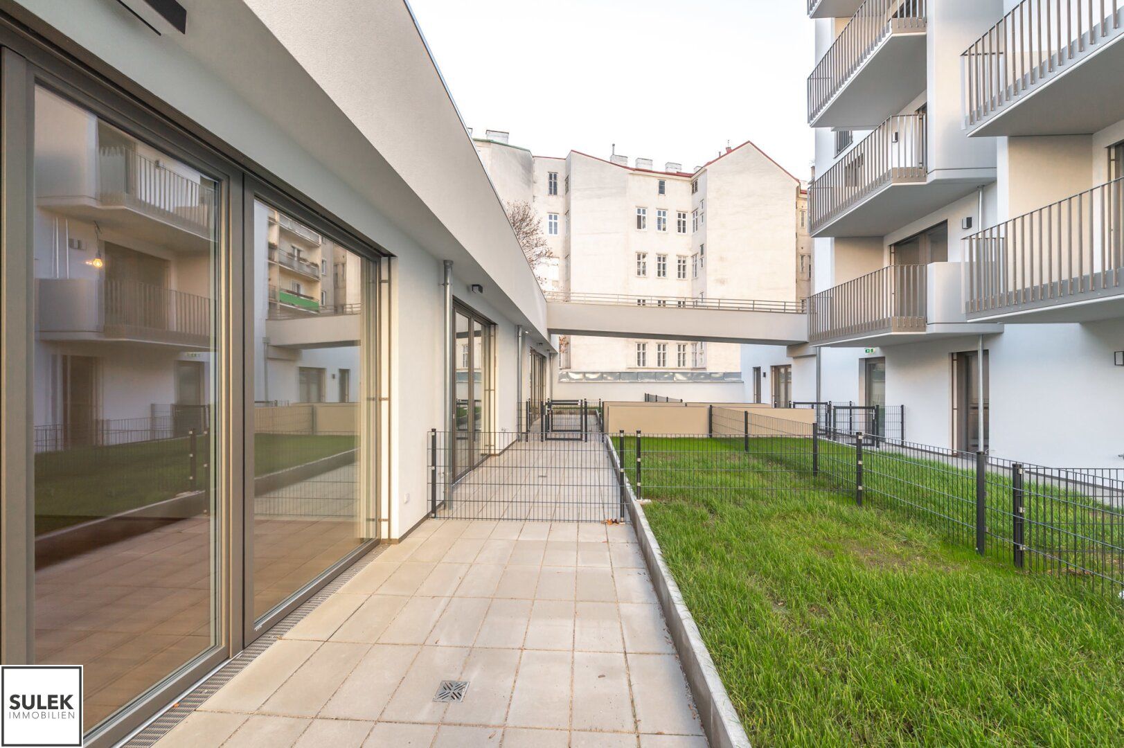 persönliche Ruheoase mitten in der Stadt: charmante Atelier-Wohnung mit Garten/Terrasse in der Margaretenstraße