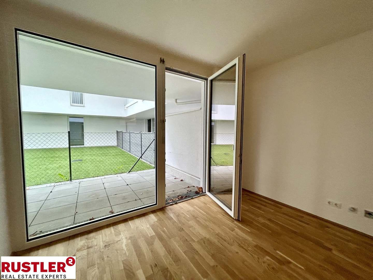 2 Zimmer Wohnung mit 19m² Terrasse mit Blick in den Innenhof