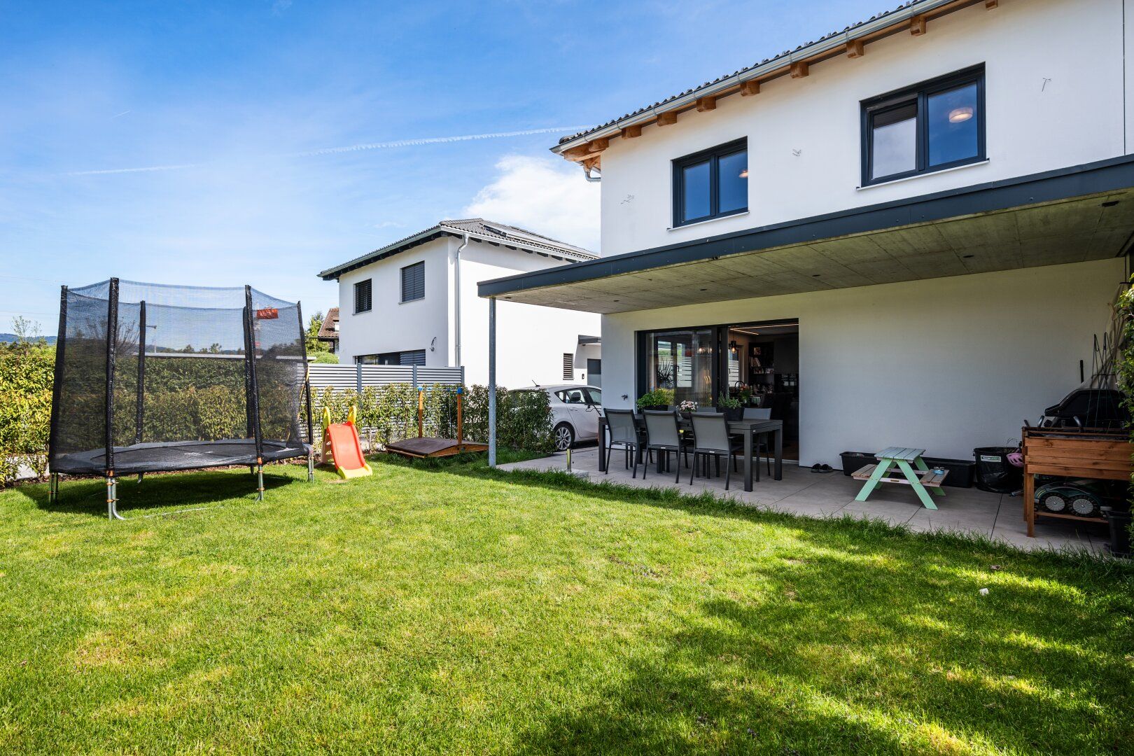 Moderne Doppelhaushälfte in Meiningen - stilvoll, effizient, neuwertig