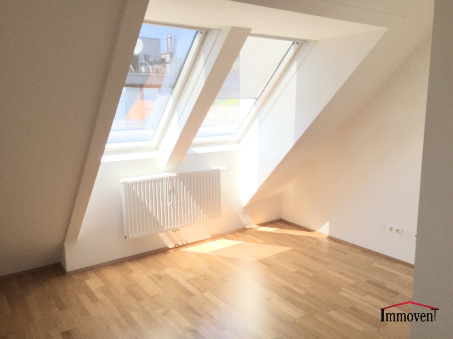 HOFSEITIG - Großzügige 4-Zimmerdachgeschosswohnung mit Terrasse und Klimaanlage nahe Mariahilfer Straße! (Mietbeginn 01.10.2025)