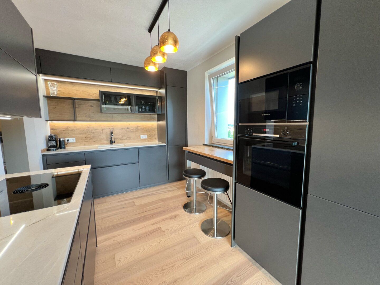 Graz-Liebenau! Hochwertige Designer-Küche & Smart Home - perfekt für Singles oder Pärchen mit Panoramablick über fast ganz Graz