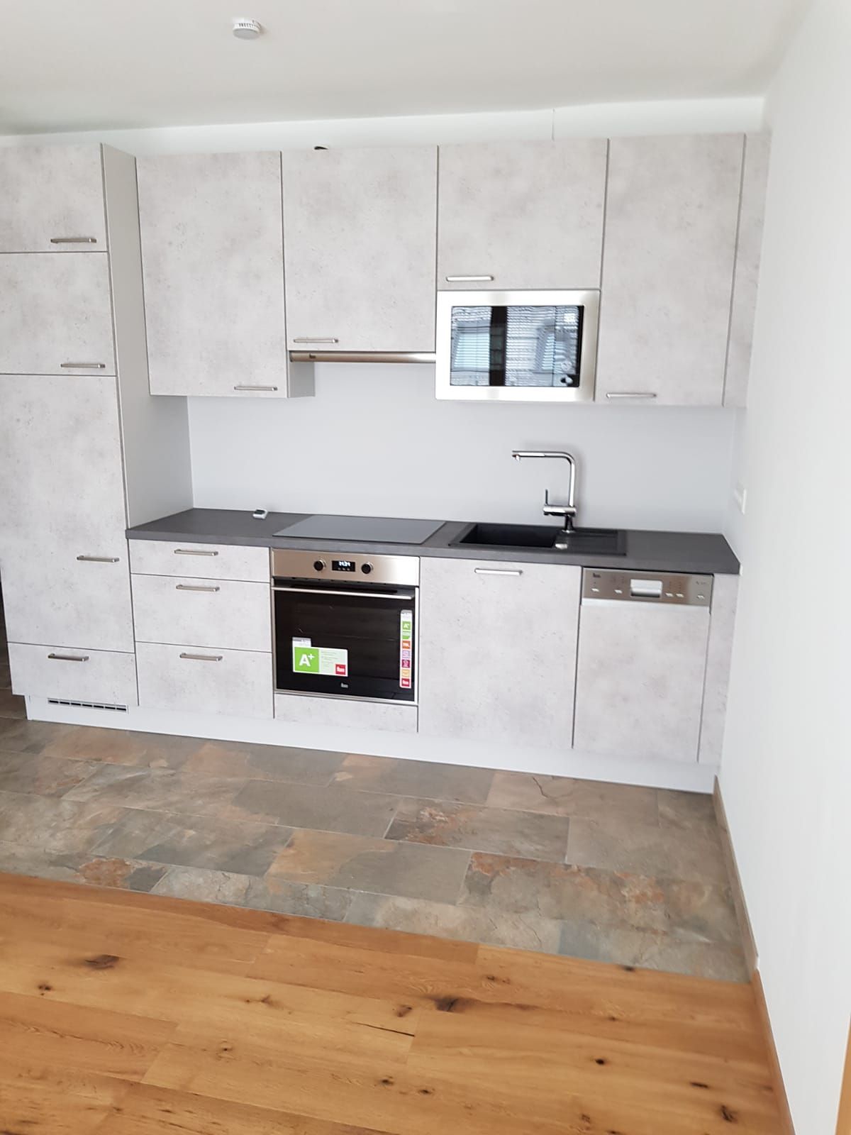 Hervorragend aufgeteilte modern ausgestattete 2-Zimmer Wohnung mit Balkon beim Hauptbahnhof
