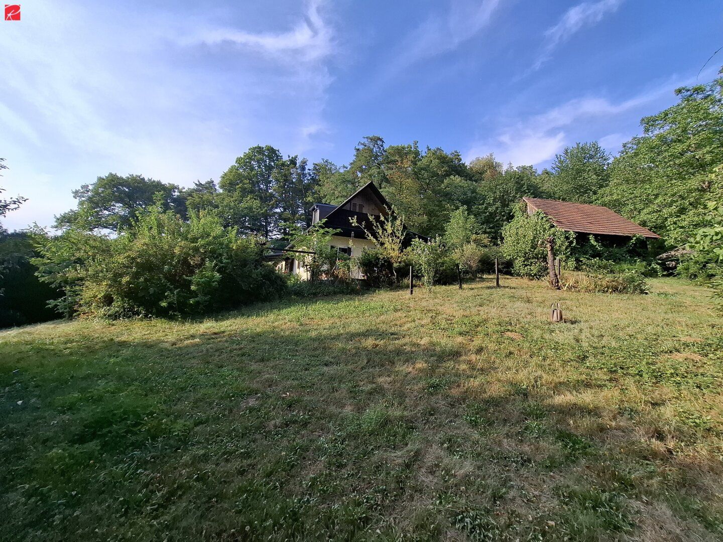 Grundstück mit Altbestand - 2.432 m² Bauland & Holzhütte