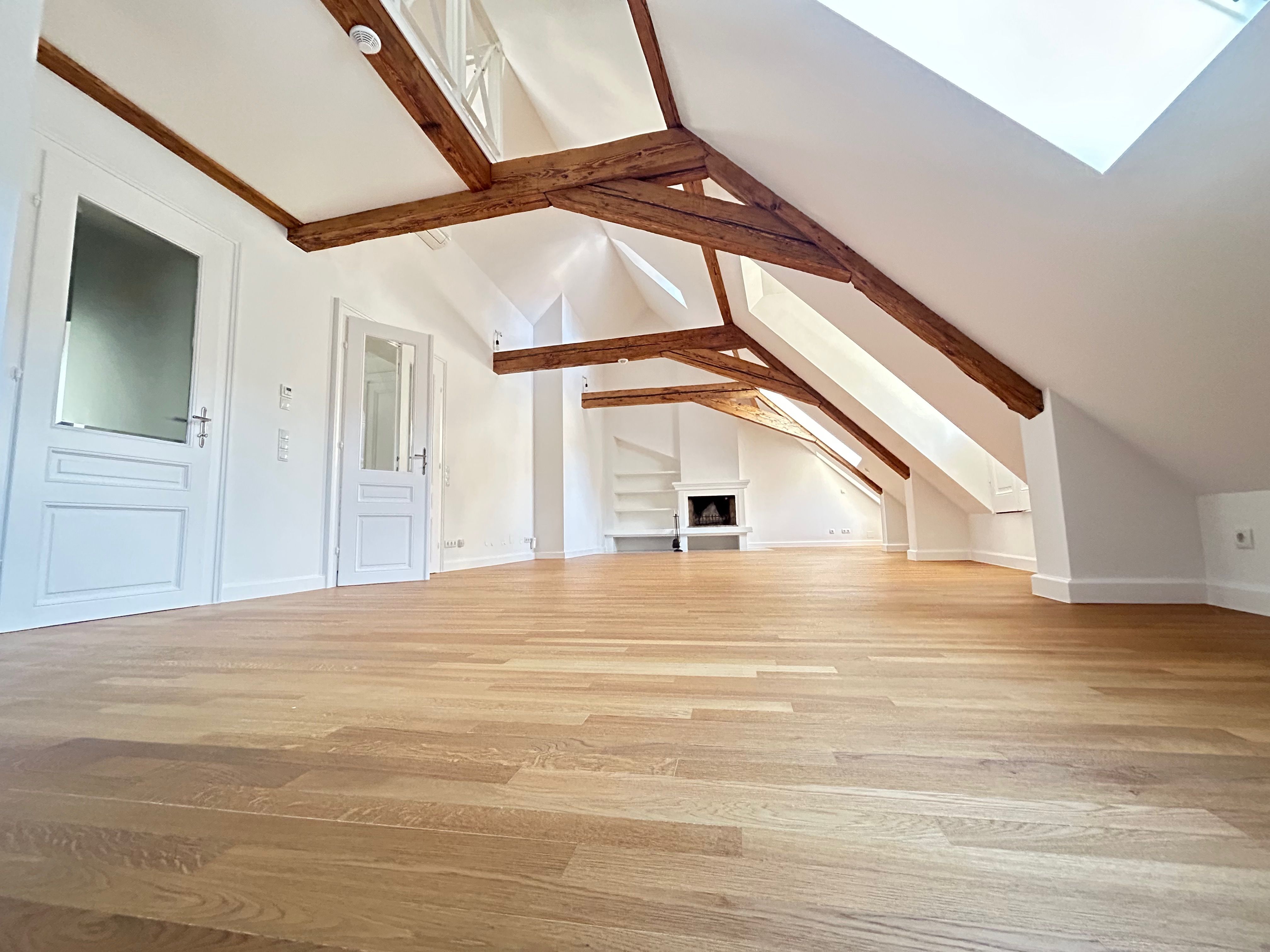 Franziskanerviertel - gediegene, helle Dachgeschosswohnung / Stunning, bright attic