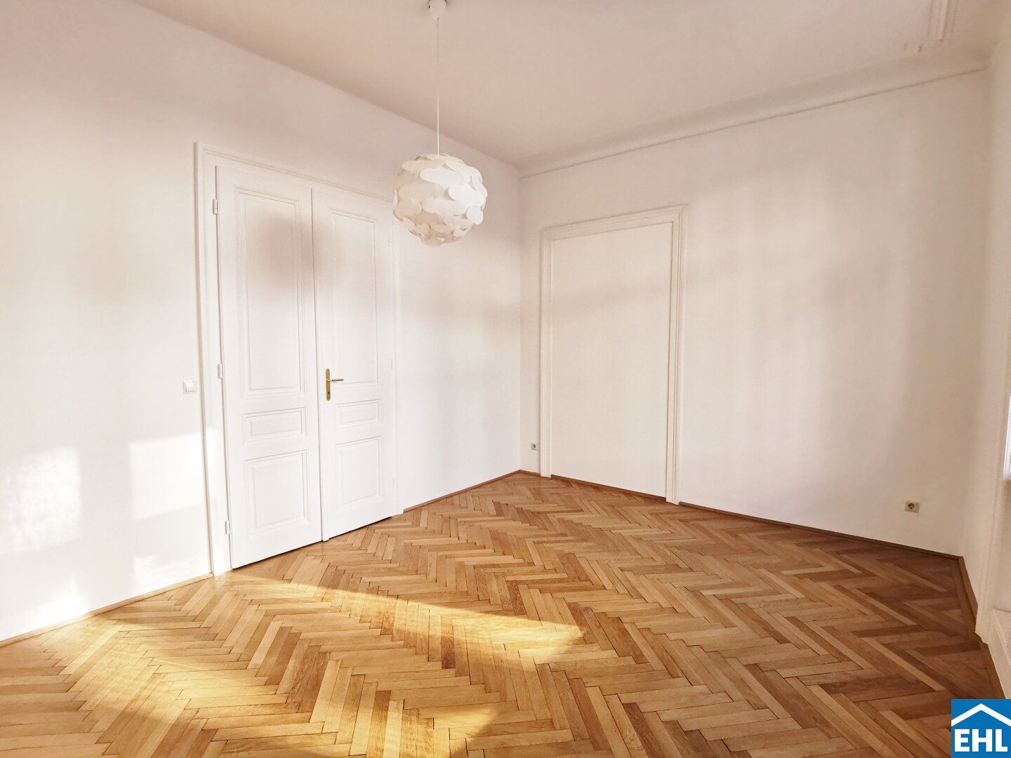 Stilvolles Wohnen! Schöne 3 Zimmer-Altbauwohnung in Toplage am Schwarzenbergplatz