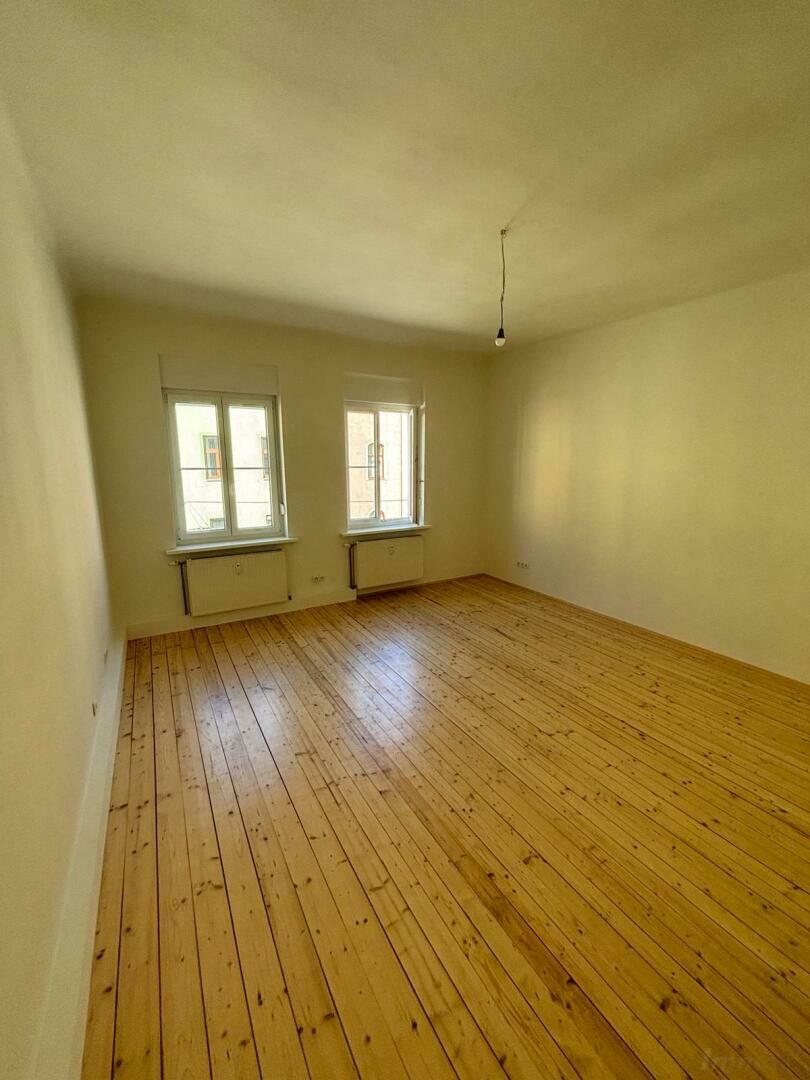 Frisch saniert im Herzen der Stadt: Wohnung mit Innenhofbalkon sucht neue Bewohner*innen! | 2. Stock ohne Lift