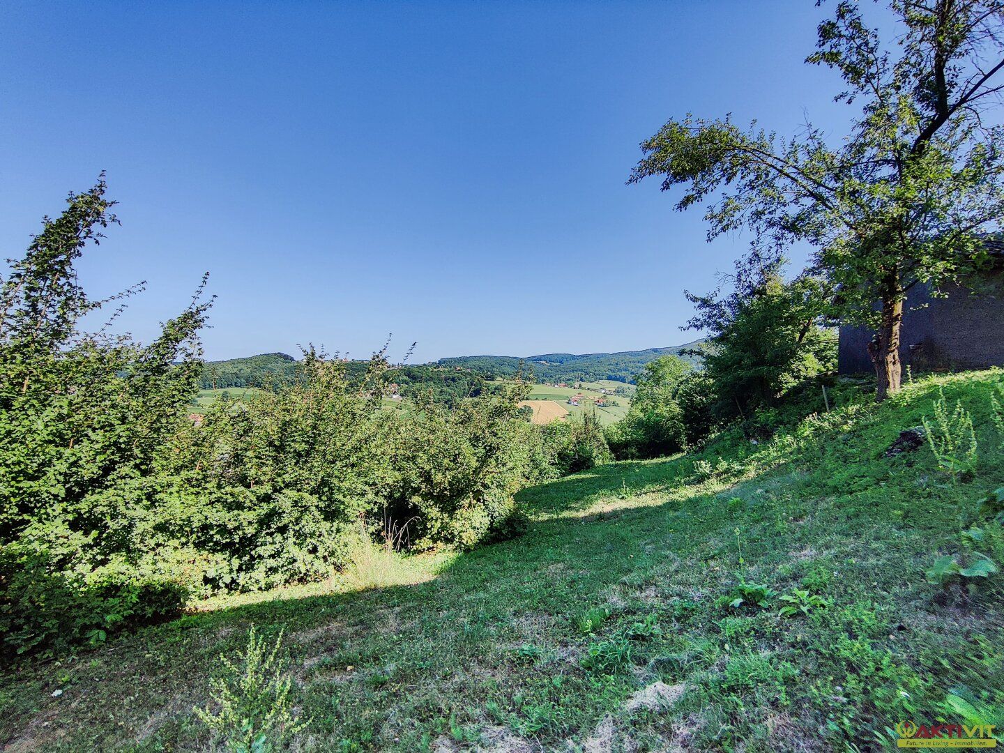Attraktiver Baugrund mit 1.860 m² Bauland und Projekt für Mehrfamilienhaus. - Ansicht 4