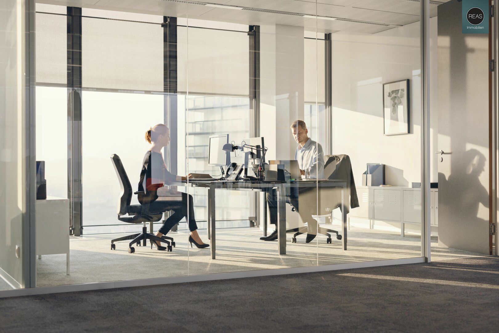 Büro im Hochhaus mit ausgezeichneter Infrastruktur und Panoramablick!