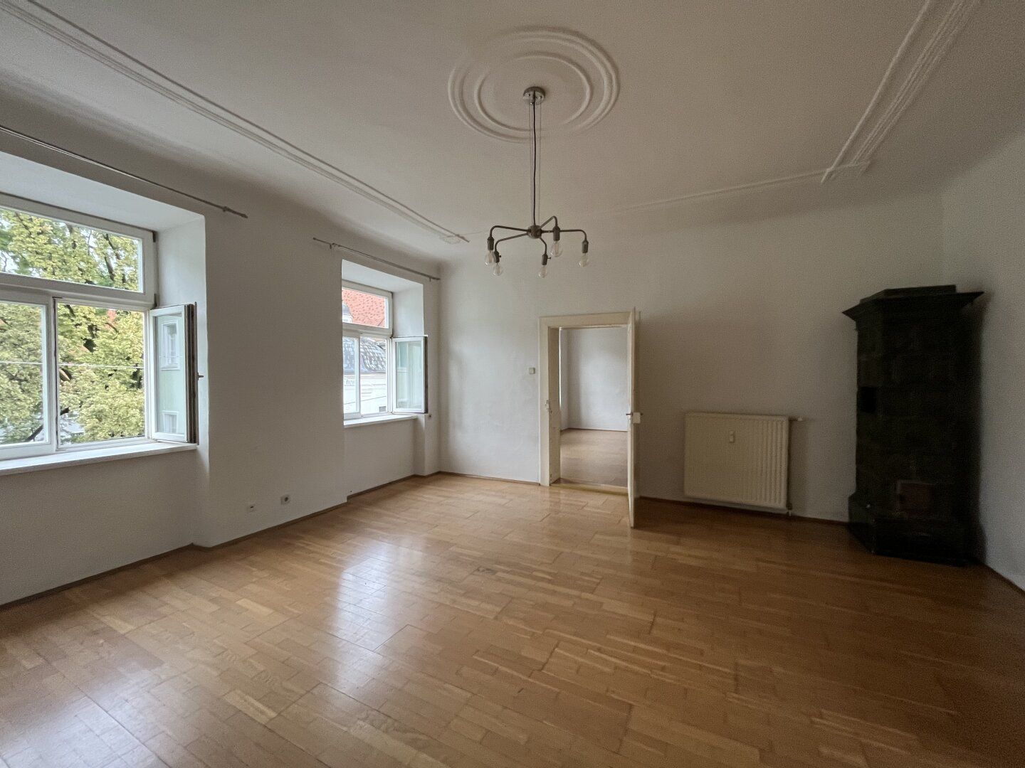 2 Monate mietfrei! Sehr gepflegte 2-Zimmer-Wohnung mit separater Küche in zentraler Lage ganz nahe der Inneren Stadt - Provisionsfrei!