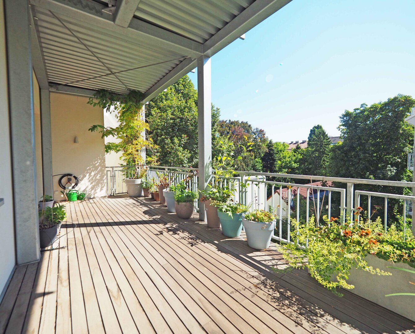 GYMNASIUMSTRASSE | 3-Zimmer-Altbauwohnung mit Terrasse im 3. Liftstock | barrierefreier Zugang u. Lift | Nähe Kutschkermarkt, Aumannplatz und Schubertpark