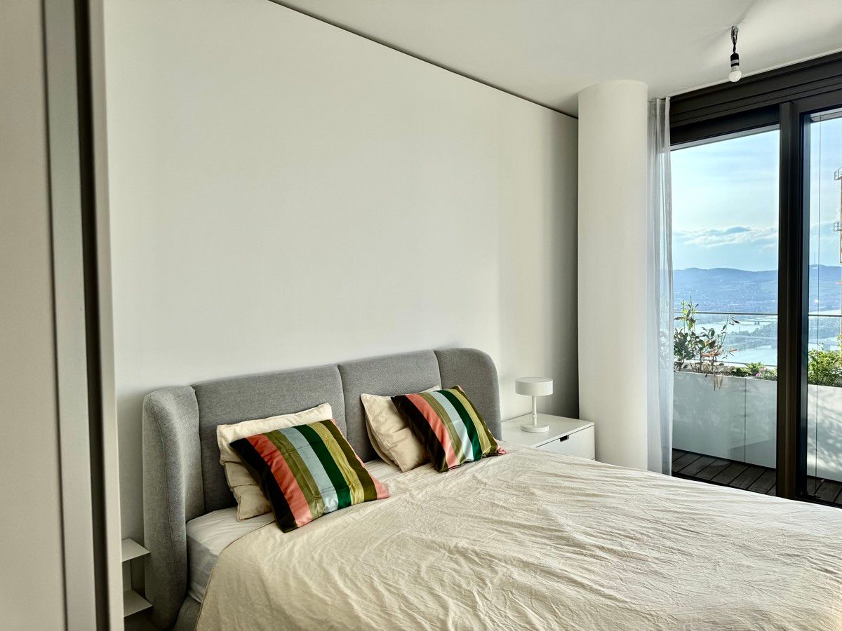 42. Etage: NEW - Möbliert - Doorman, Gym, Pool UND den schönsten Ausblick auf Kahlenberg