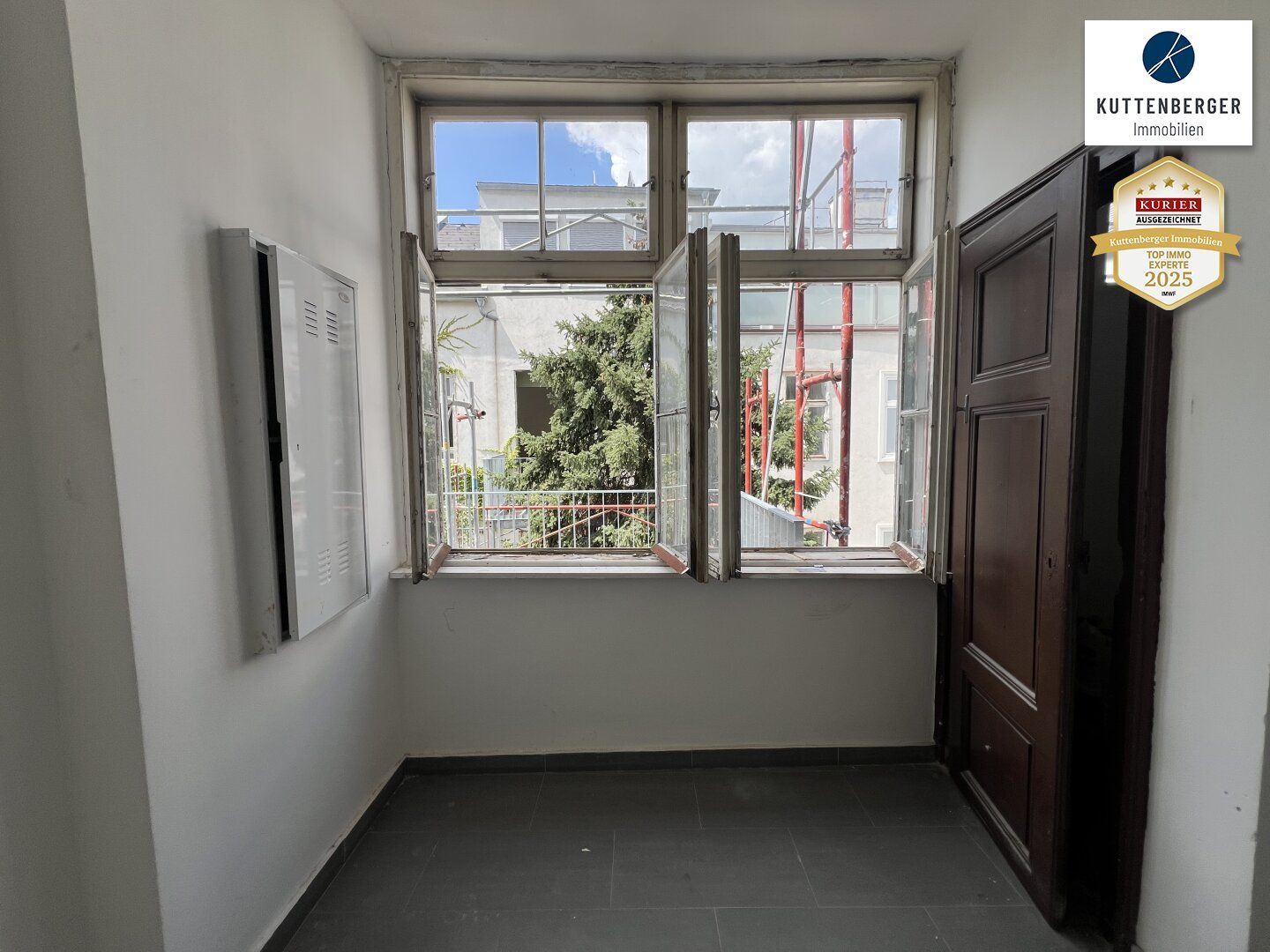 Lieber Erstbezug mit eigenem Balkon über den Gang