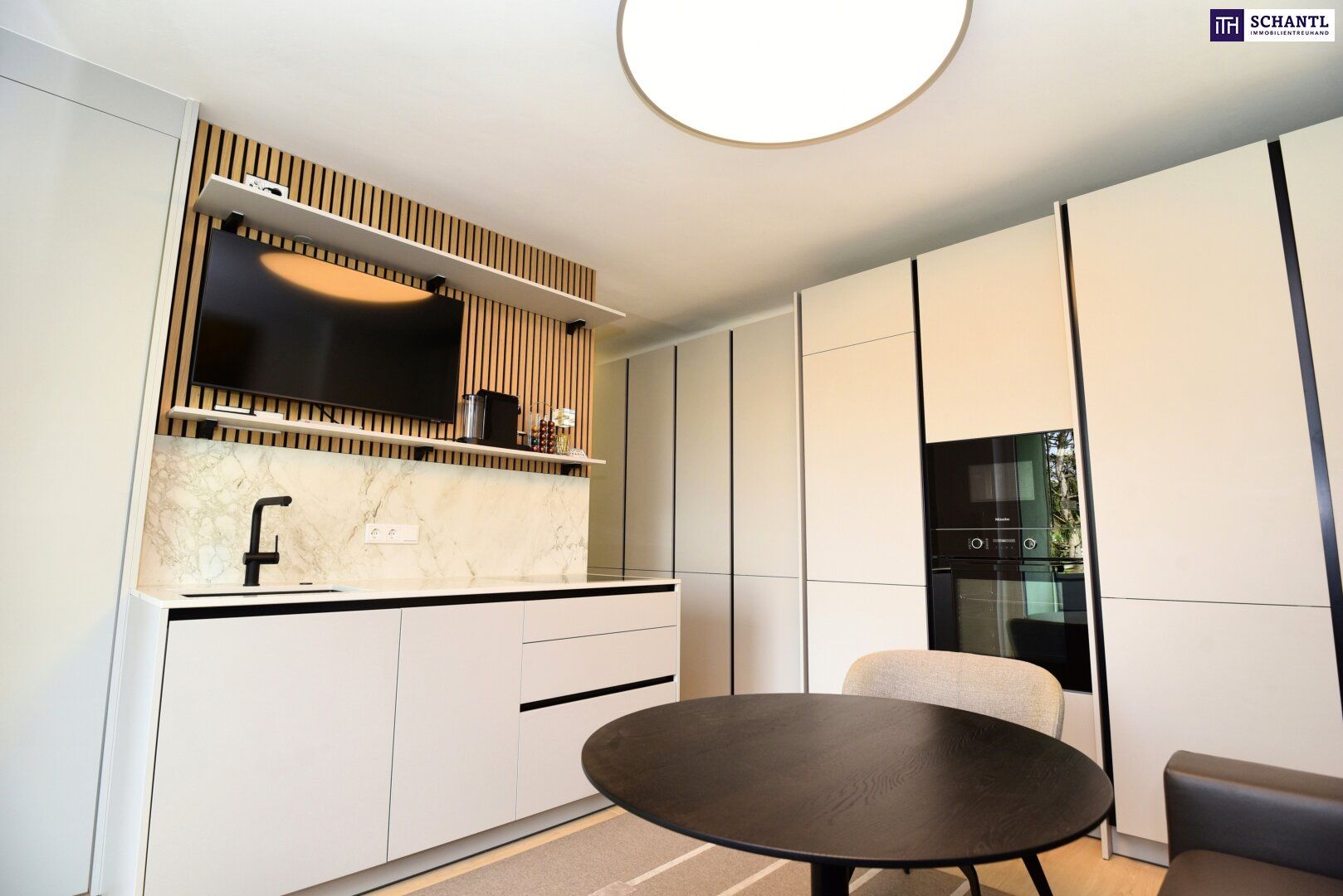 LKH-MITARBEITER*INNEN AUFGEPASST! VOLL-EINGERICHTET DIREKT NEBEN DEM LKH! Komplett-sanierte, voll eingerichtete Mietwohnung mit hochwertigen Geräten und Designer-Möbel I Luxuriöses Interieur von SPÄTAUF Möbel, Design & Handwerk! I