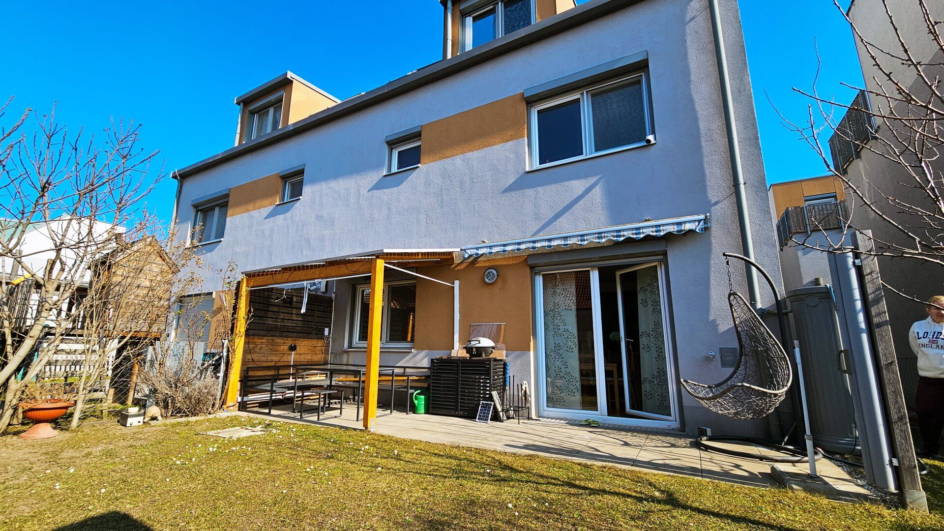 Exklusive Doppelhaushälfte mit Smarthome-Ausstattung und großem Keller