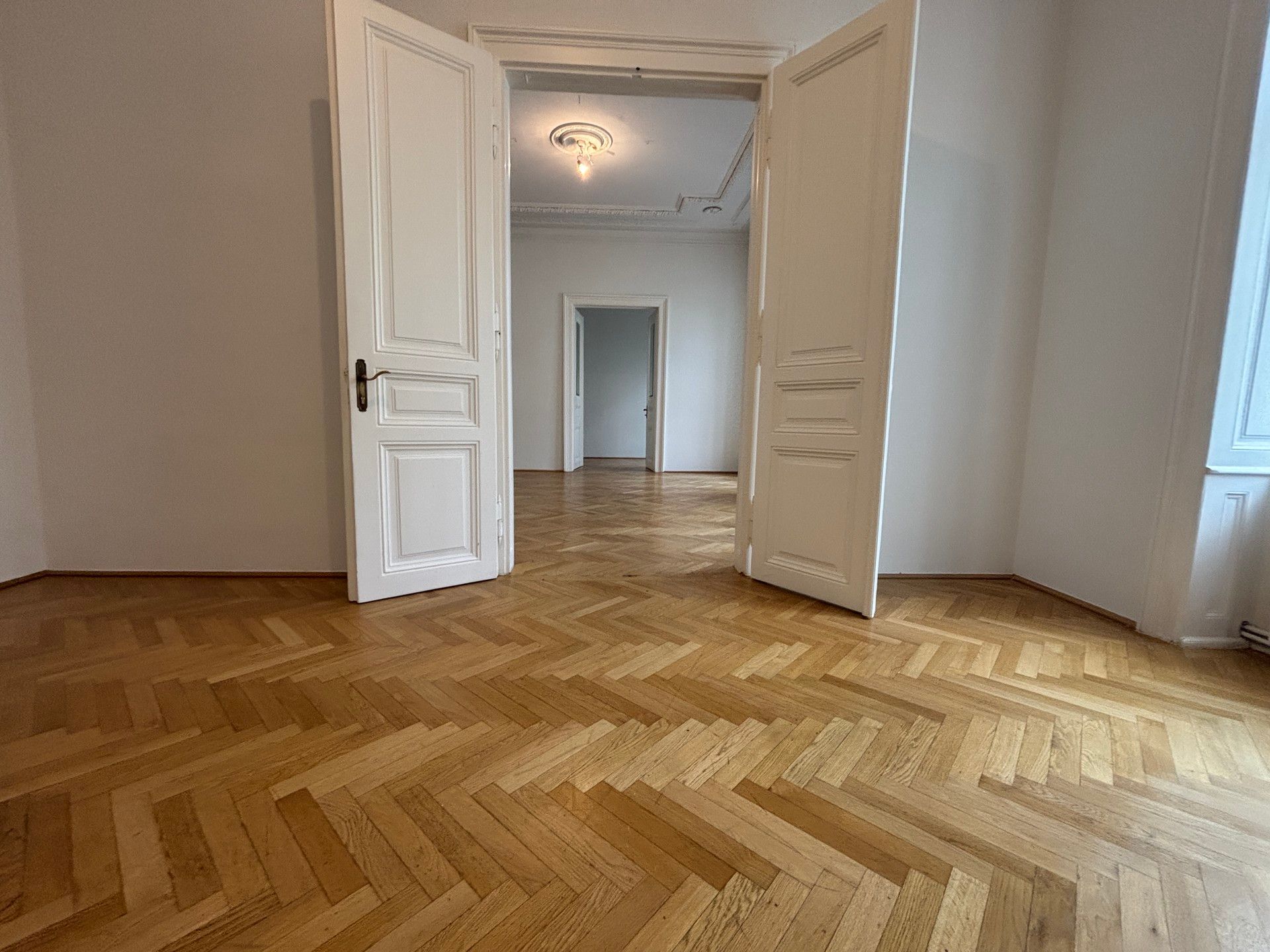 6 Zimmer Nähe Schottentor!