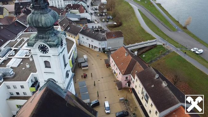 Kirchenplatz - öffentlicher Parkplatz