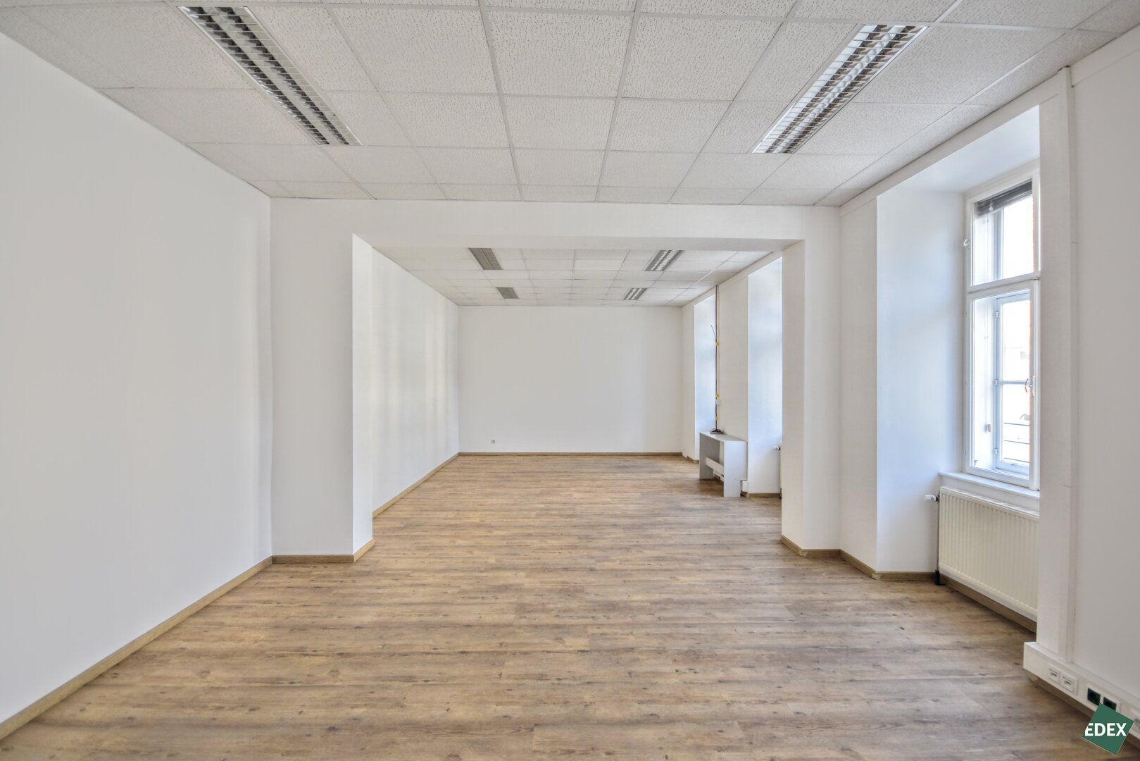 Helles Büro mit optimaler Verkehrsanbindung am Augarten