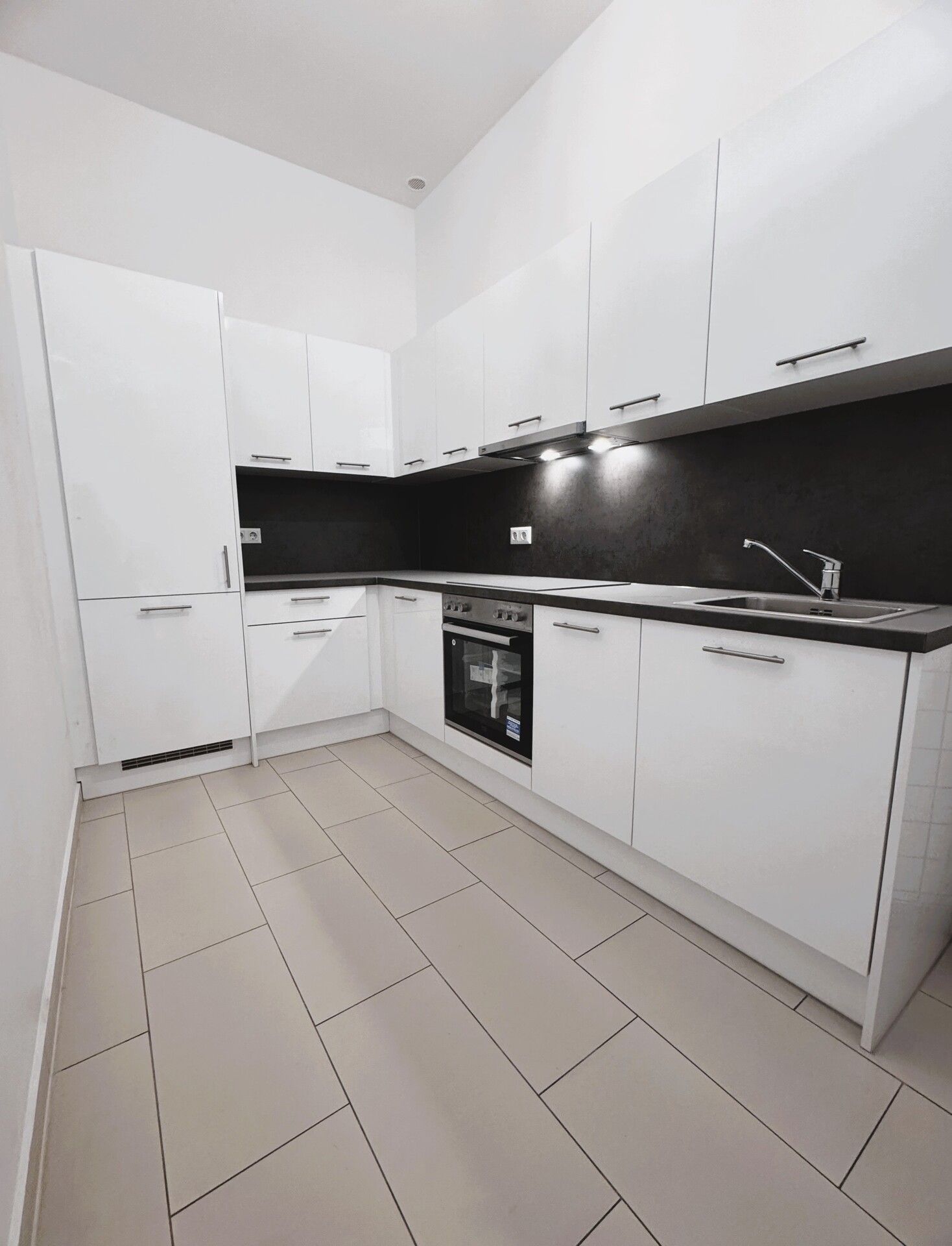 Designvolle Altbauwohnung im 3. Bezirk - Stilvolles Wohnen mit Küche und perfekter Anbindung an die U3, zu kaufen