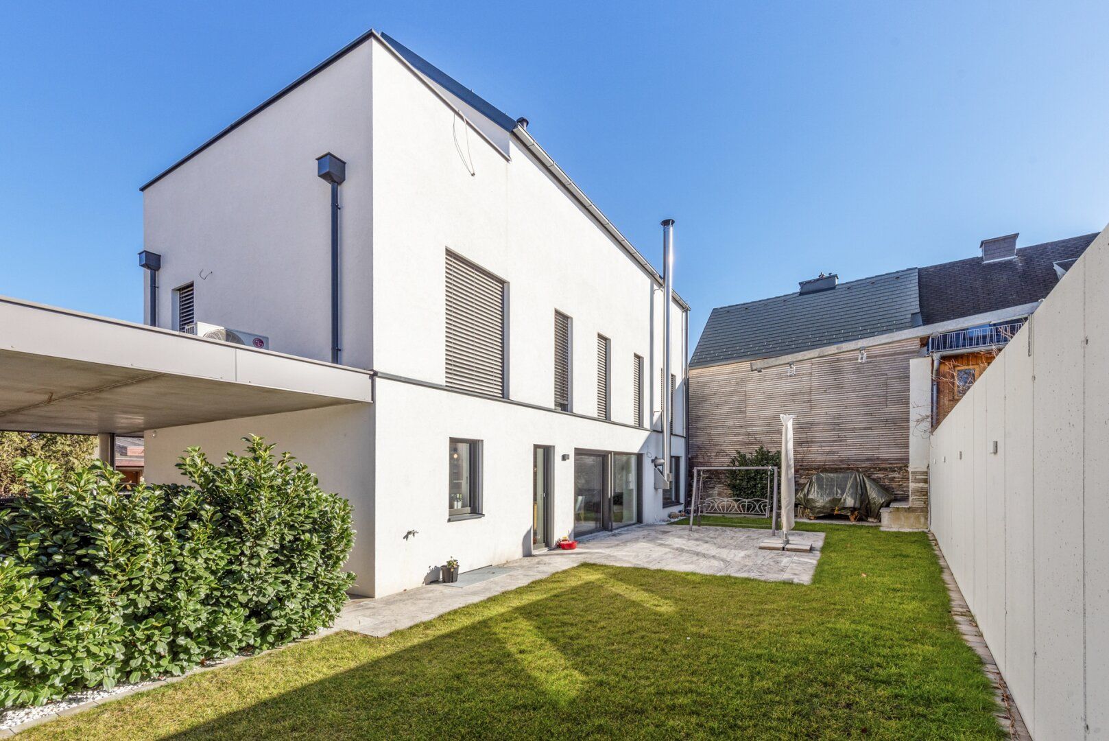 Modern und durchdacht! Familienhaus mit privatem Stadtgarten | 5 Zimmer | 2 Autostellplätze | Voll unterkellert
