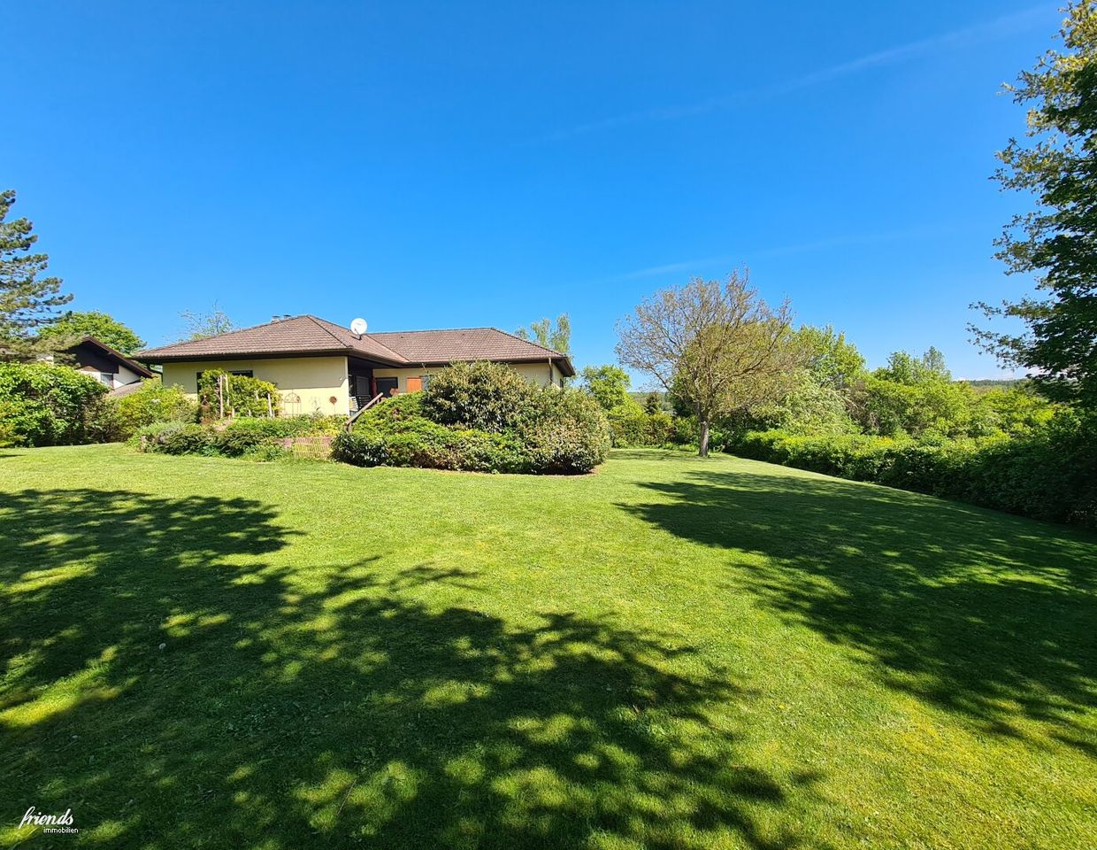 Traumhaftes großes Grundstück mit perfektem Weitblick in Siegenfeld