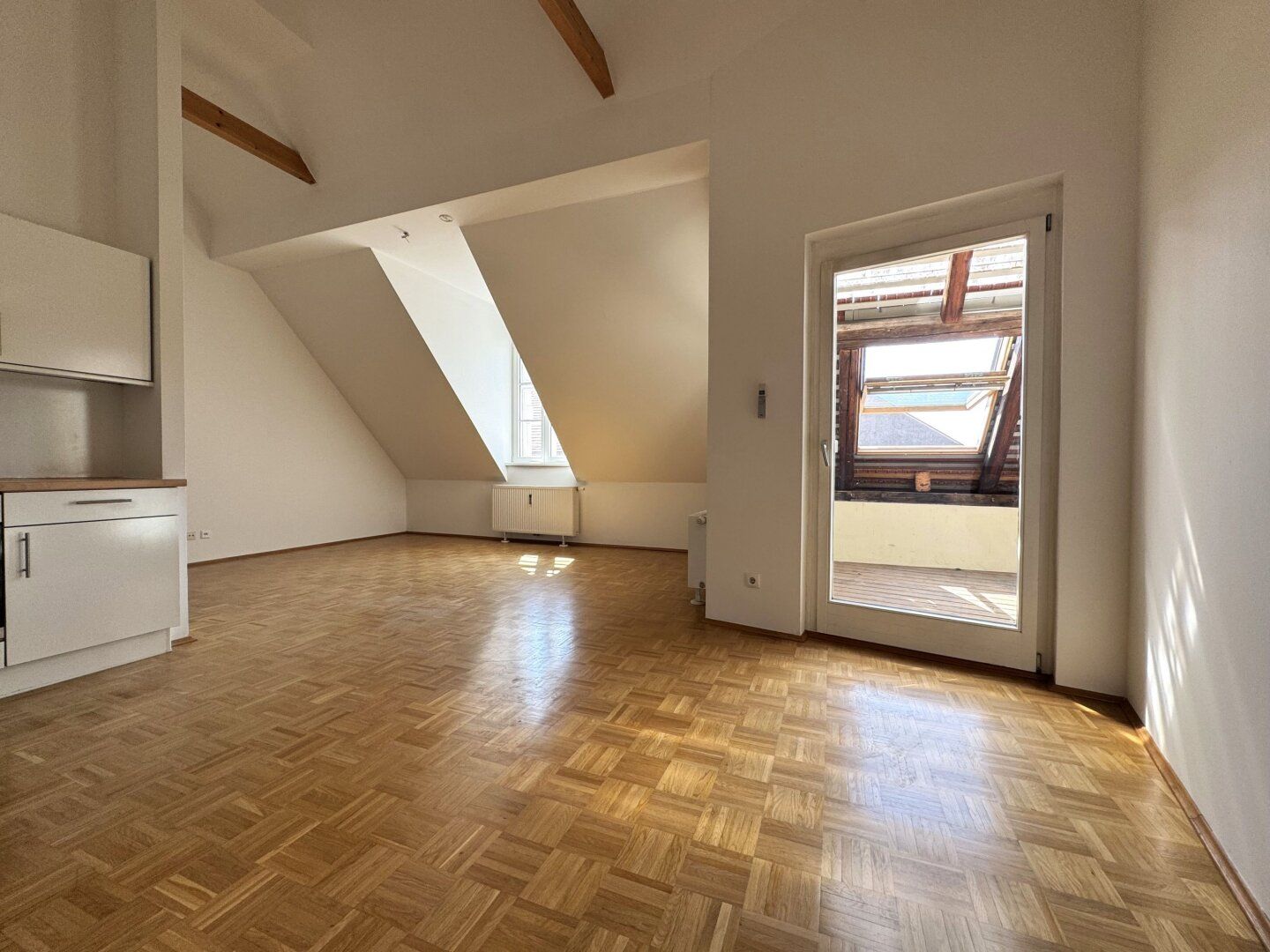 Zentrale Lage trifft Wohnkomfort: 3 Zimmer + Loggia