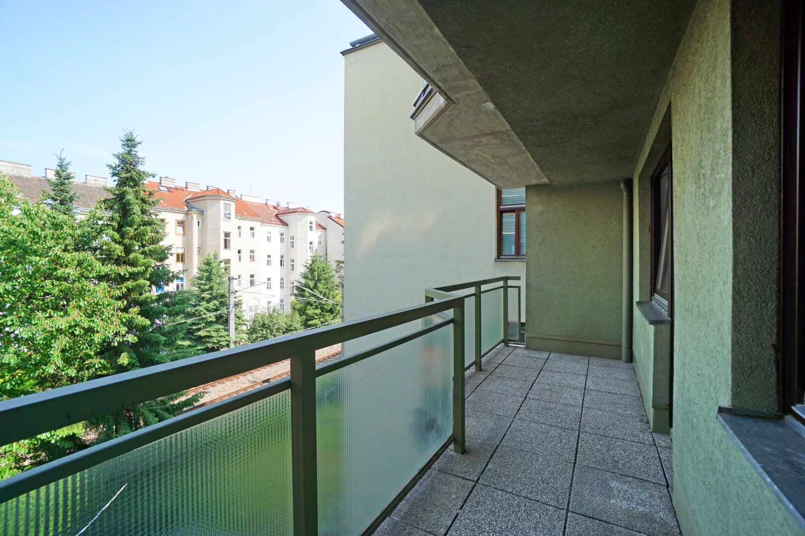 3 Zimmer mit Loggia in Hoflage - frisch generalsaniert & bestens gelegen
