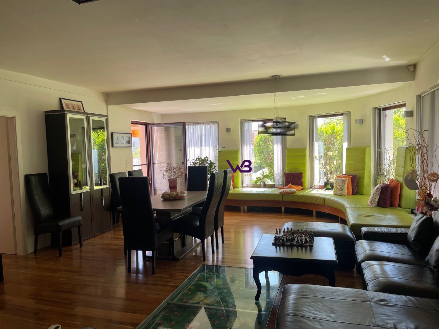 Großzügiges Einfamilienhaus mit Garage und Swimmingpool in einer begehrten Lage von Hagenbrunn!