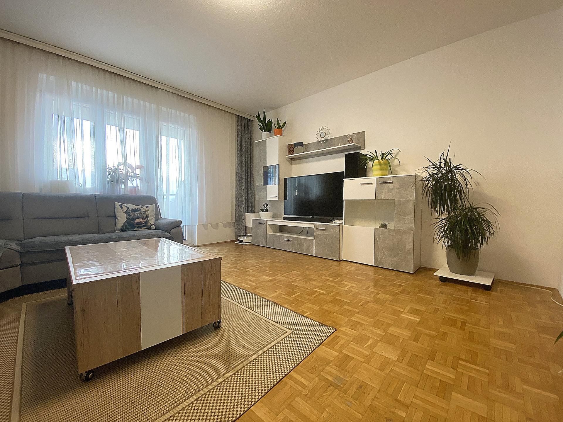 Großzügige 2-Zimmerwohnung mit Weitblick!