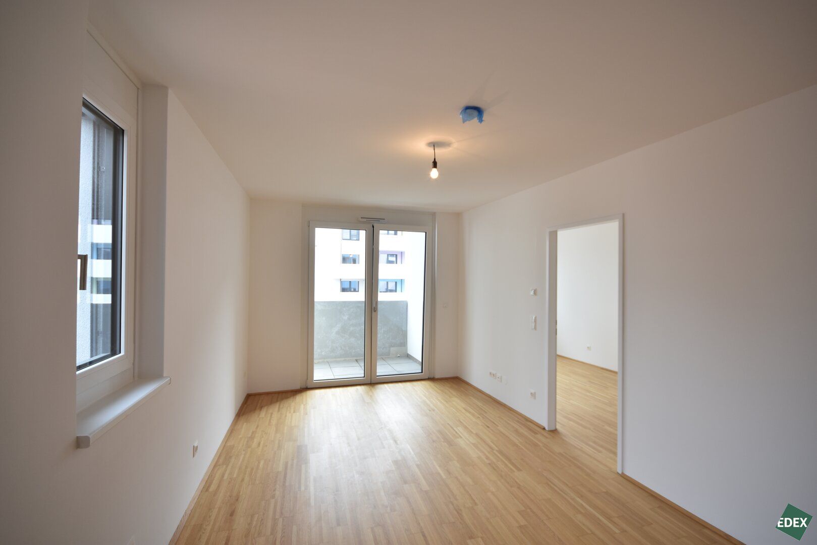 Hofruhelage: Moderne 2-Zimmer Wohnung mit Balkon nahe Donau
