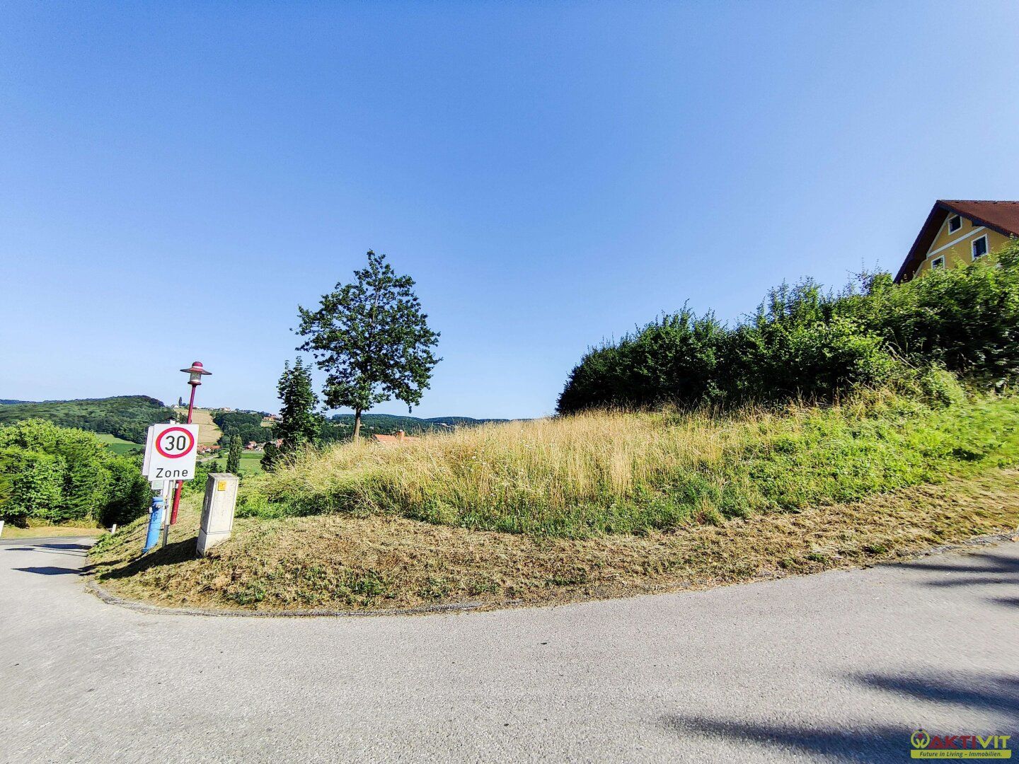 Attraktiver Baugrund mit 1.860 m² Bauland und Projekt für Mehrfamilienhaus. - Ansicht 3