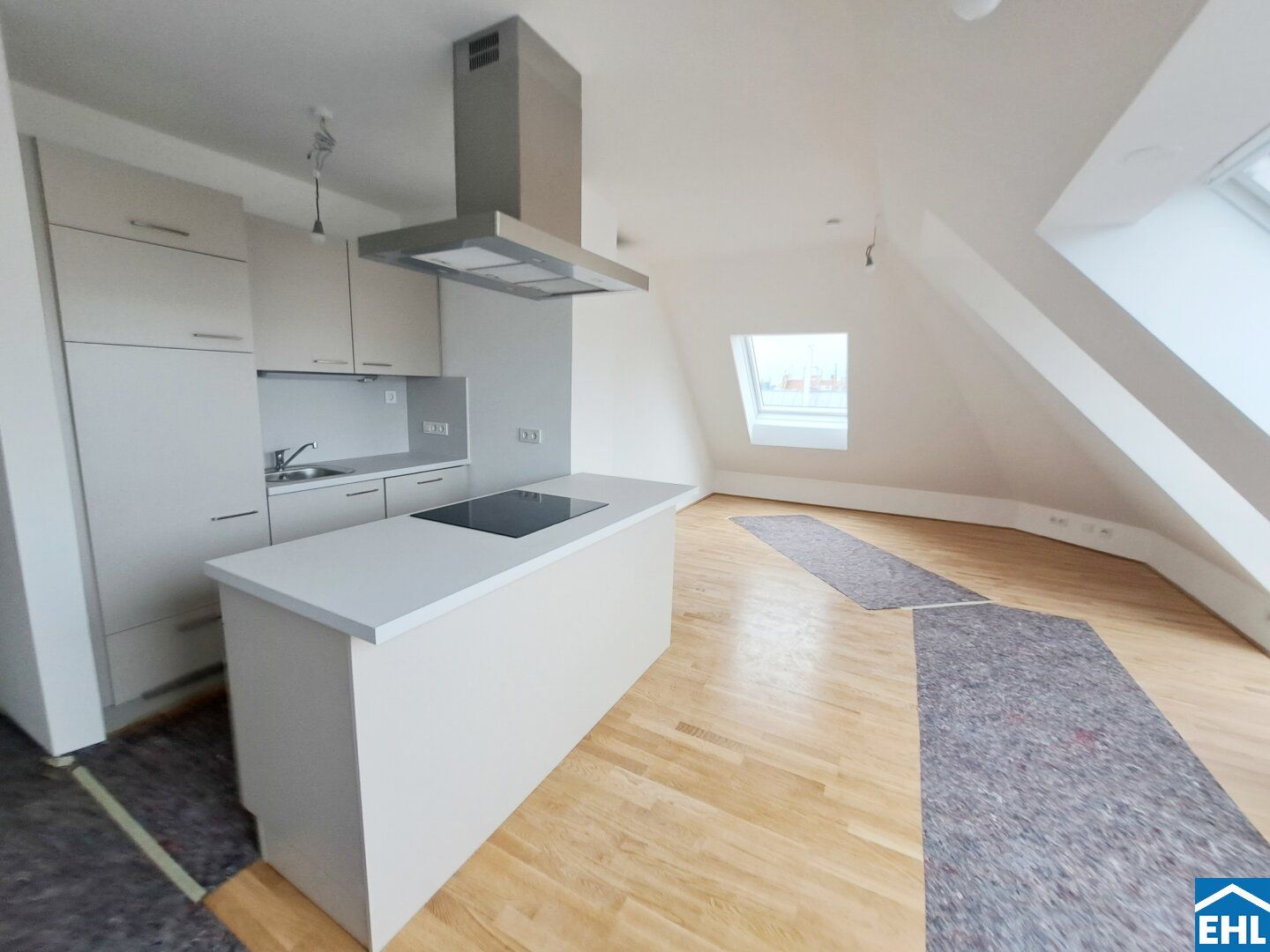 Exklusiv sanierte 2-Zimmer-Wohnung mit modernem Komfort