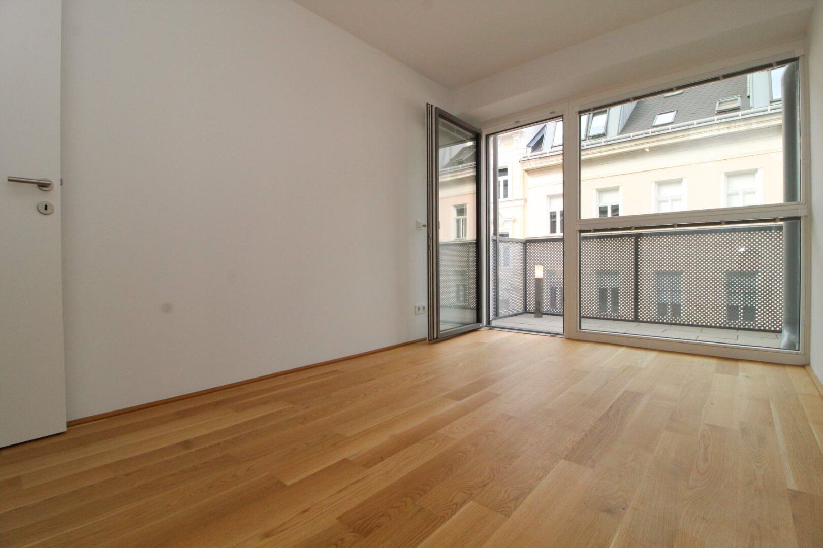 Ab Juni! Geräumige 3-Zimmer-Balkonwohnung mit Garage zu vermieten!