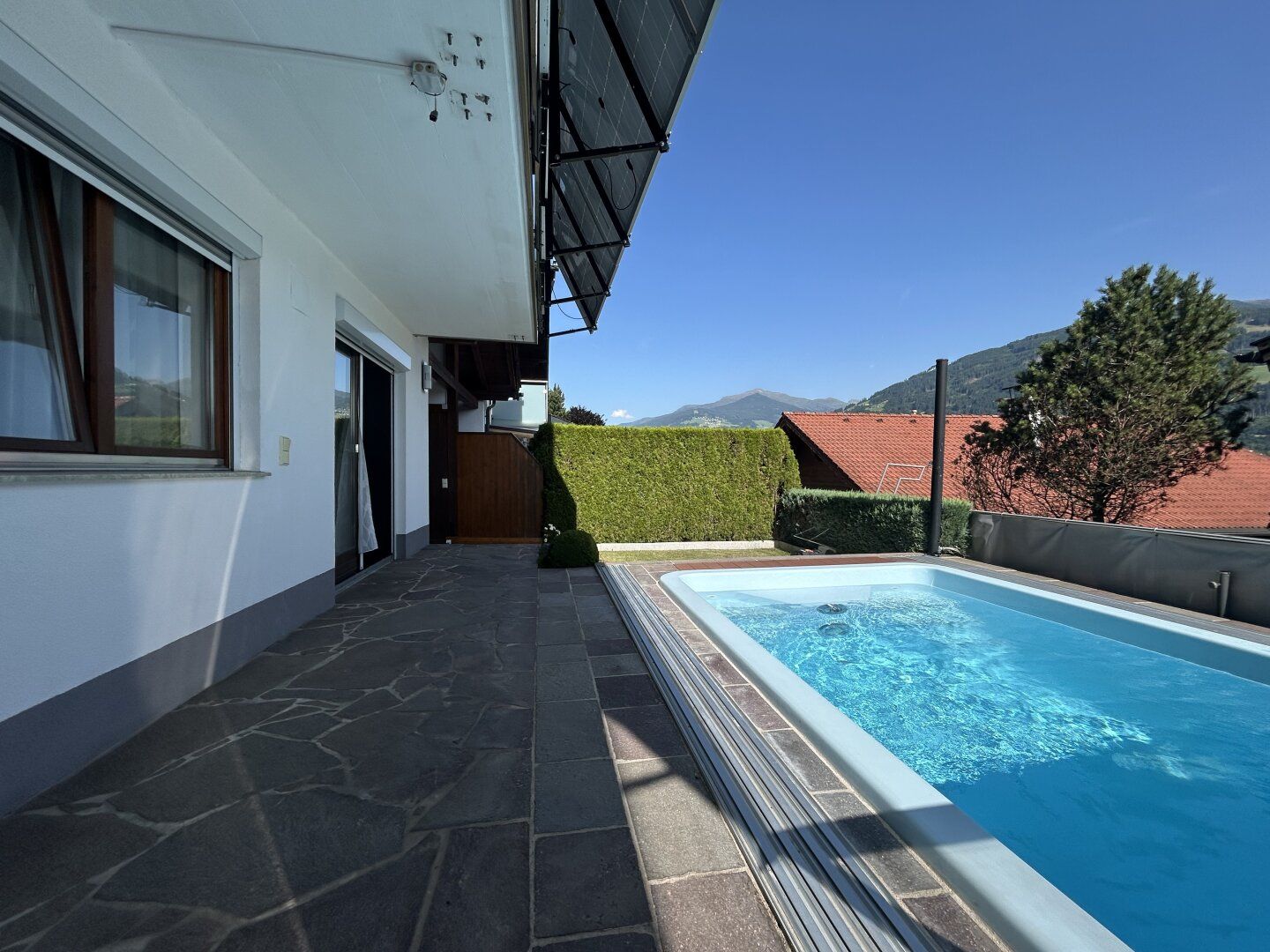 Fritzens: Ihr Rückzugsort mit Pool und Bergblick - entdecken Sie das Exposé