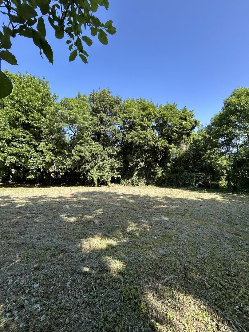 Drei bebaubare Grundstücke + Villa mit Garten in Perchtoldsdorf - einzeln oder gemeinsam erwerbbar. - Mehr