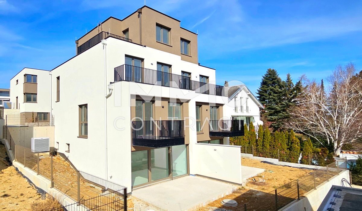 Luxuriöses Doppelhaus mit viel Platz - Eleganz und Stil inmitten der Weinberge