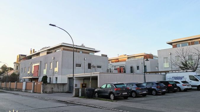 Straßenansicht Wohnhausanlage
