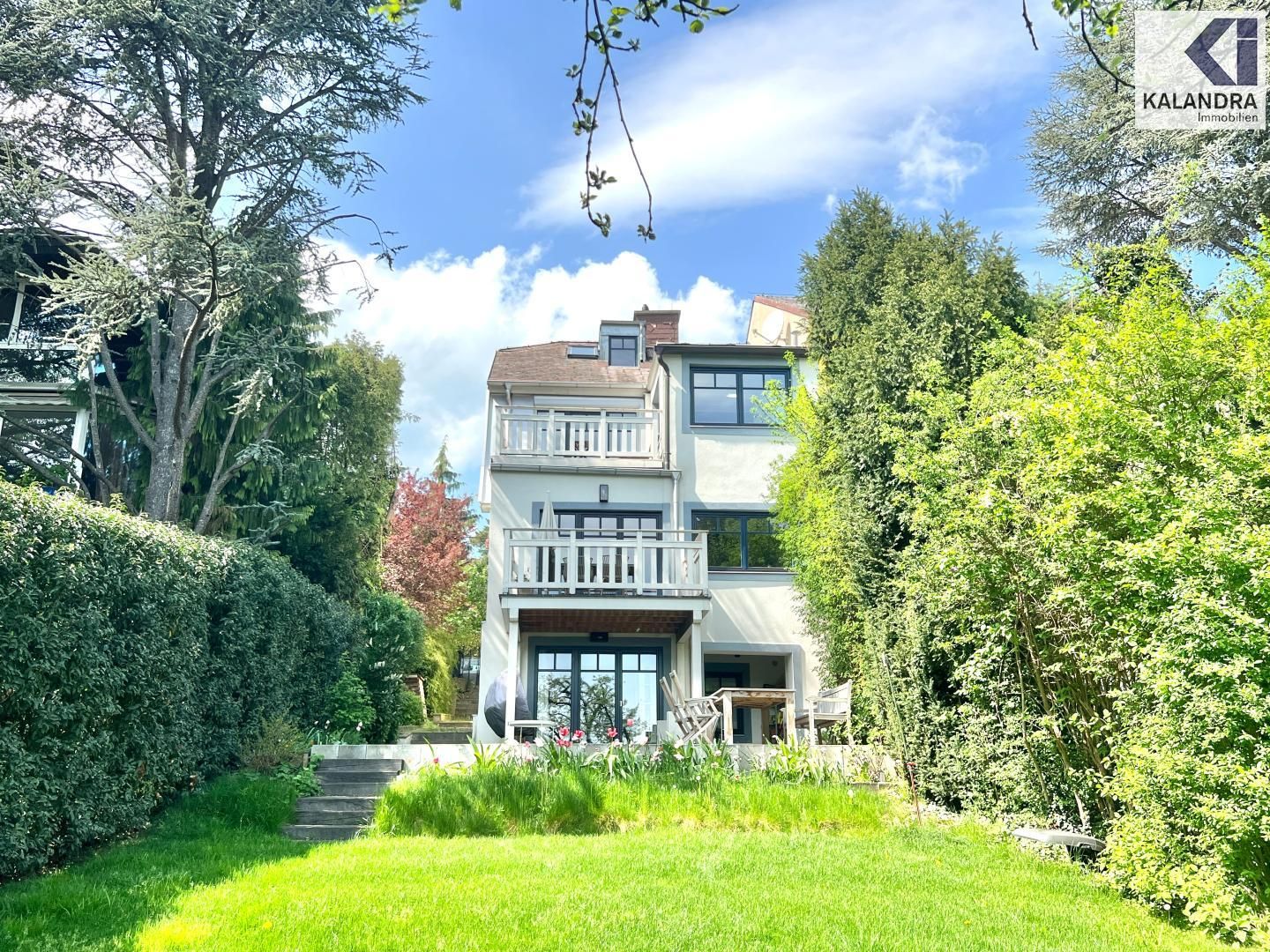 360 TOUR // GENERALSANIERTES EINFAMILIENHAUS IN DORNBACH MIT UNVERBAUBAREM WIEN- BLICK