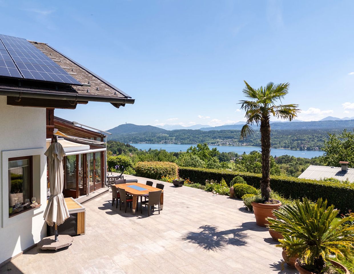 Besonderer Landsitz mit Panoramablick auf den Wörthersee und die Karawanken