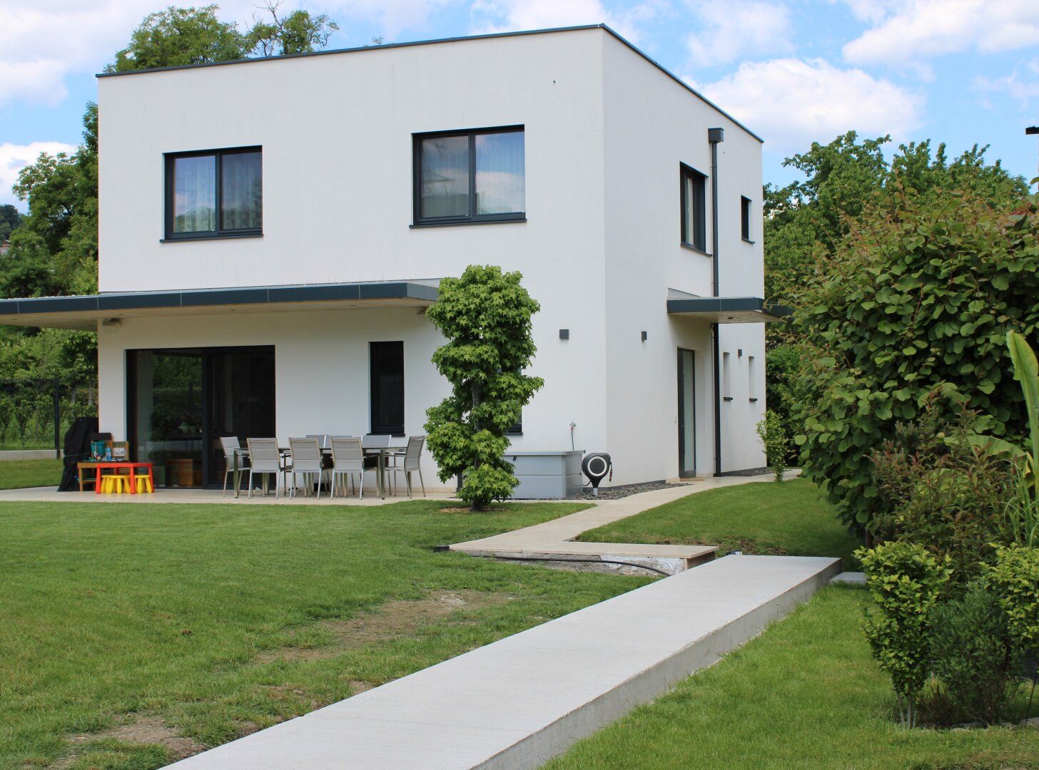 Exklusives Einfamilienhaus in TOP-LAGE - stilvoll, hochwertig & familienfreundlich !!