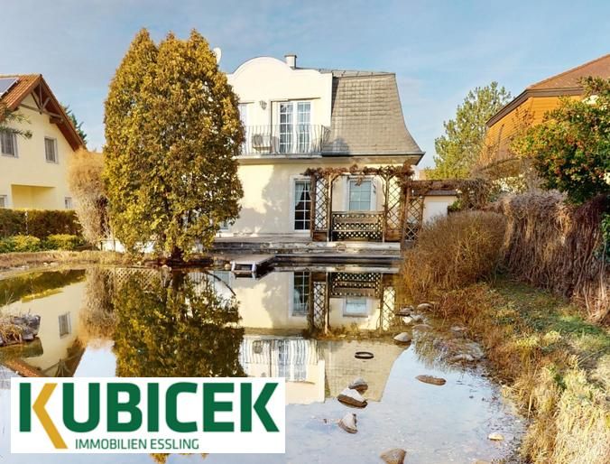 Paradies mit Schwimmteich im Winterschlaf