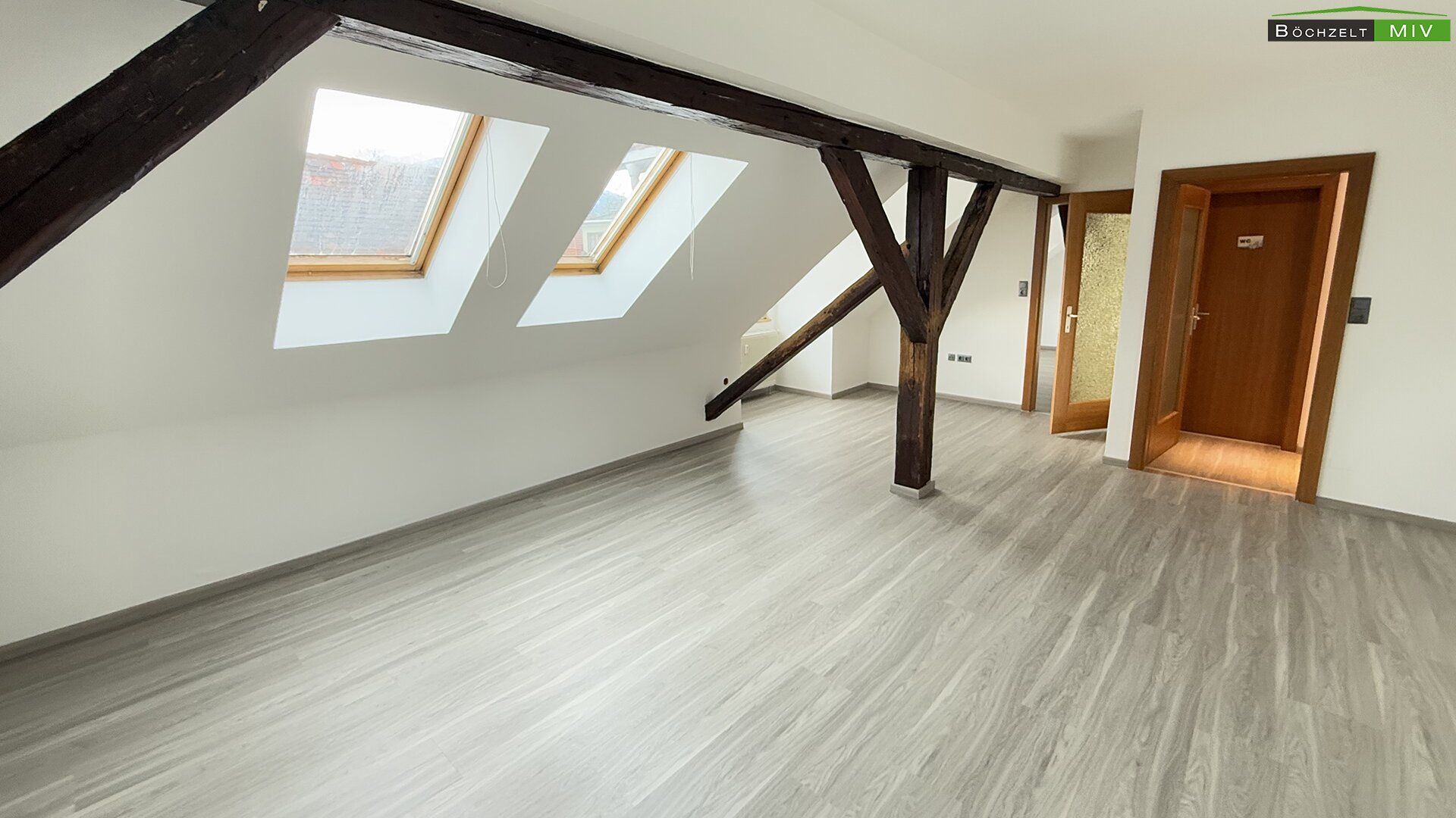 Teilsanierte Dachgeschosswohnung mit 3 Zimmern im Zentrum von Trofaiach