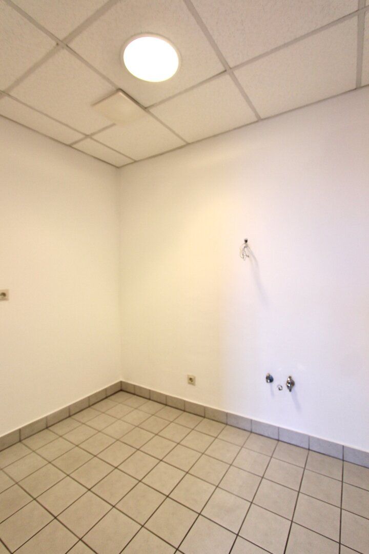 Zentral begehbares Büro im 4. Stock eines Bürogebäudes - inklusive Heizkosten! - Ansicht 4