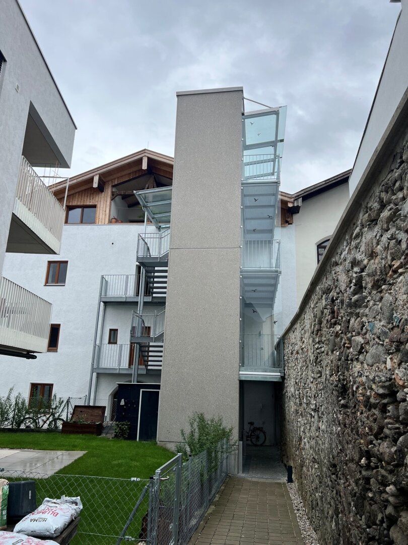Anlegerobjekt Schwaz: großes Wohngebäude mit 12 Wohnungen, in guter Lage Schwaz - Ansicht 2
