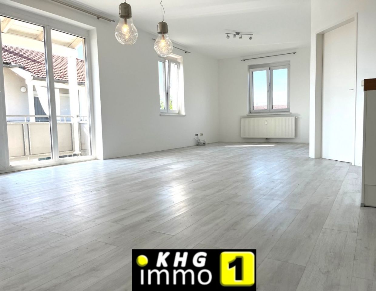 ++++ HELLE 3 ZIMMER WOHNUNG MIT GROßZÜGIGER AUßENFLÄCHE ****