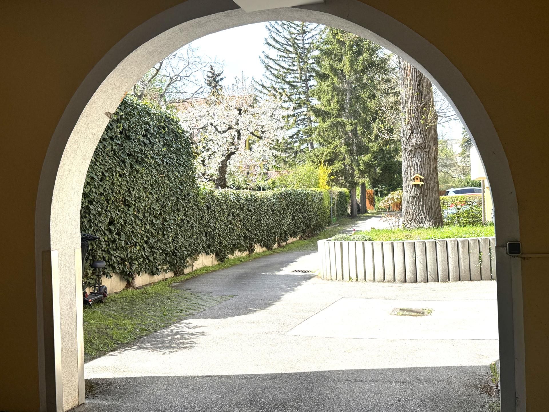 MIETE! Schöne Erdgeschosswohnung mit Carport, Terrasse und Gartenanteil!