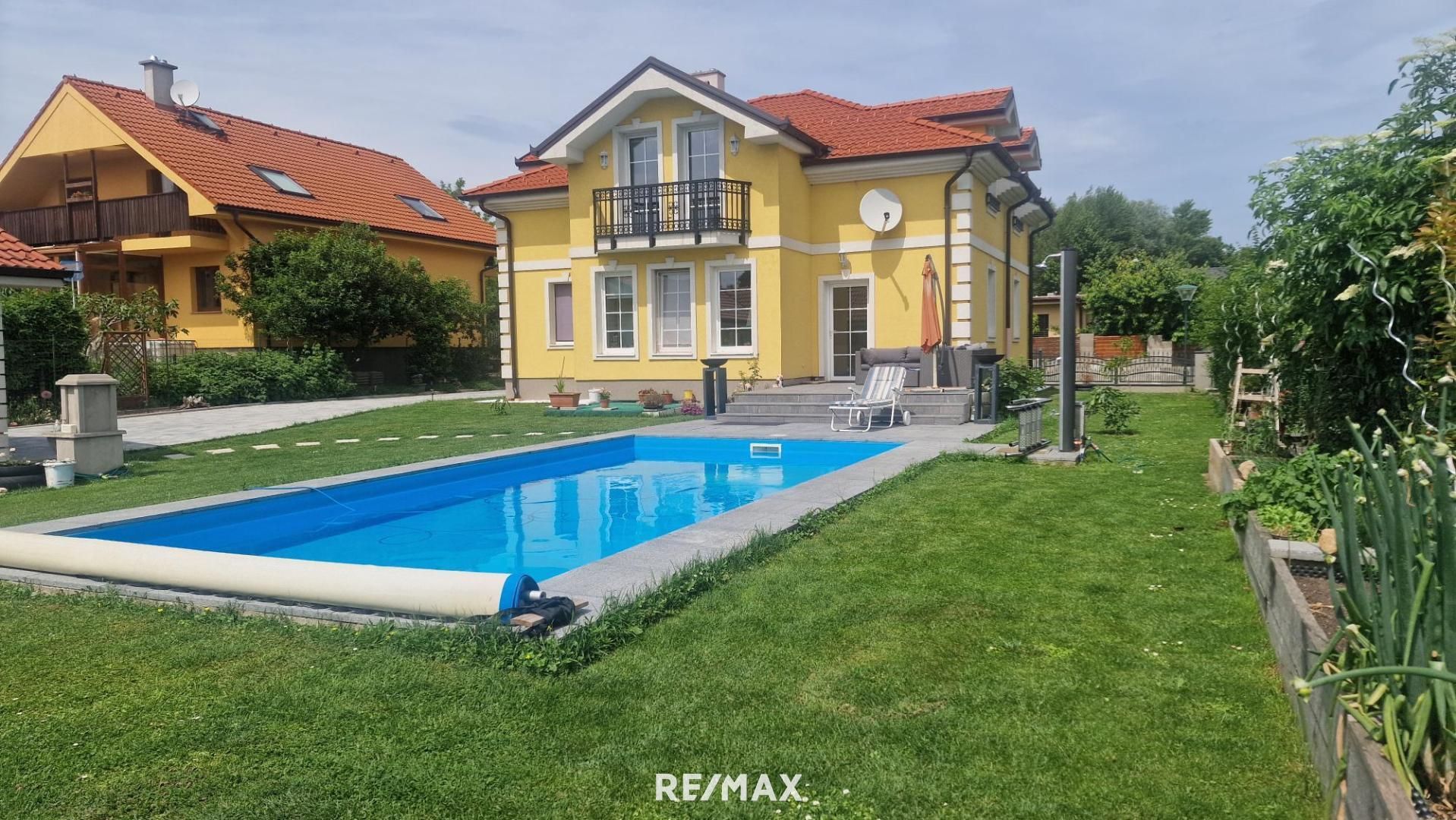 Vollunterkellertes Traumhaus mit Pool