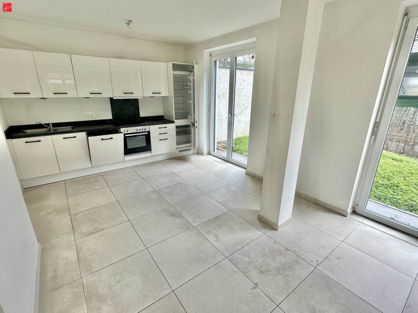 Helle Räume - 3 getrennt begehbare Zimmer - Terrasse und Garten - TG Parkplatz!